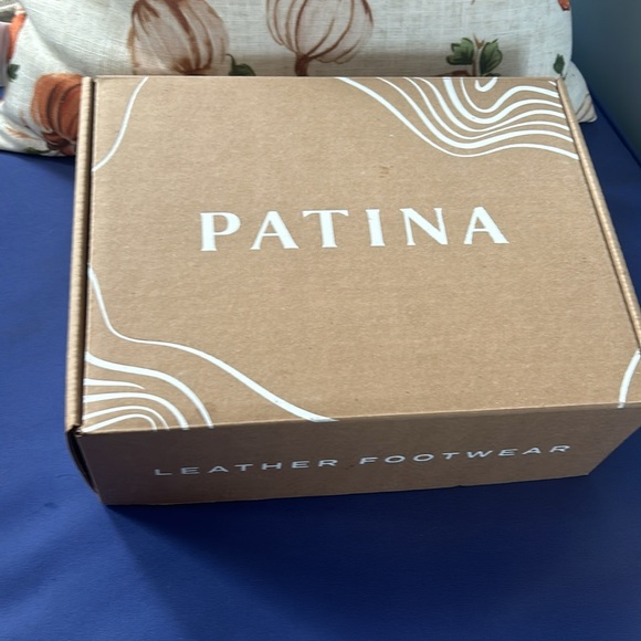 New! original packaging and box. Never worn-too small. Discontinued style. - Picture 6 of 6